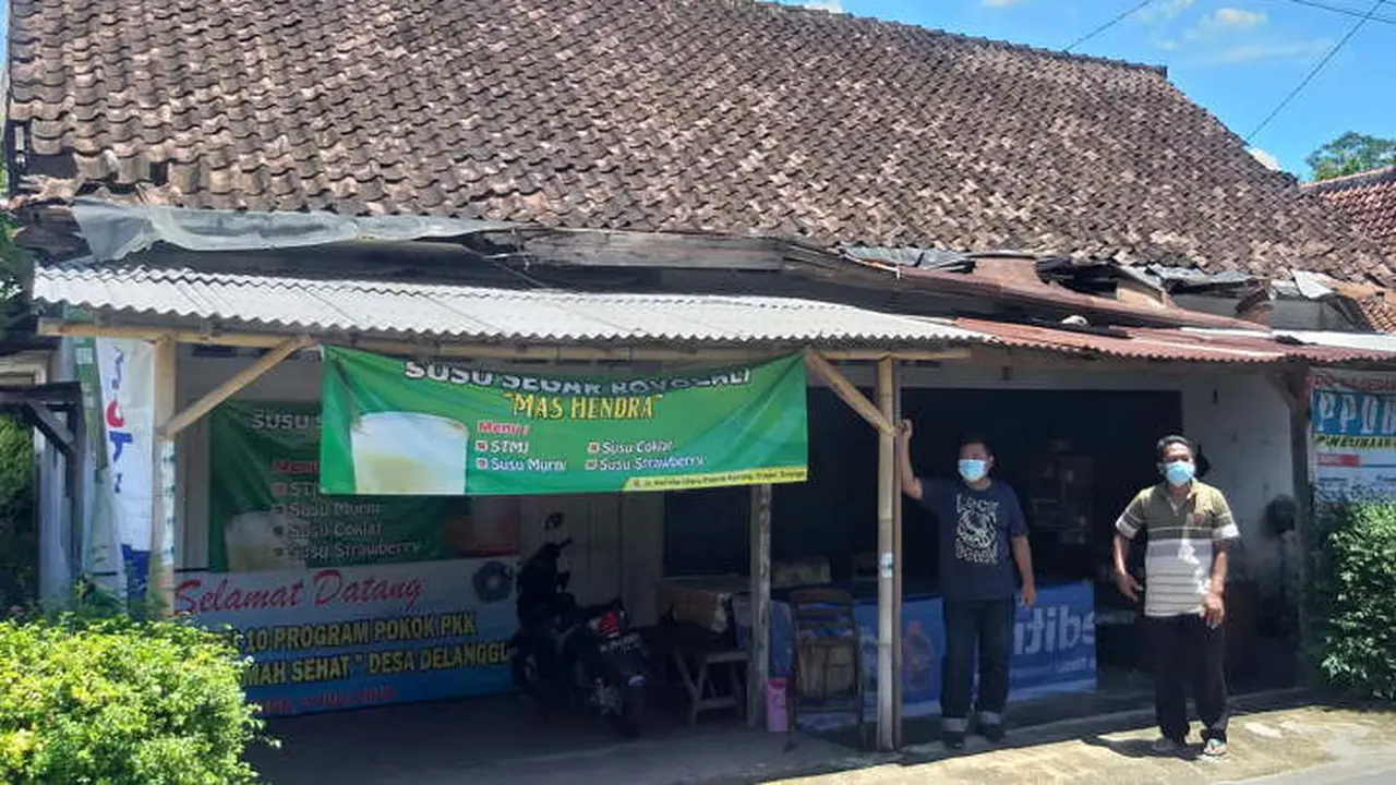 Kondisi rumah mendiang Wahyu Sardono alias Dono Warkop DKI di Kragan, Desa Delanggu, Kecamatan Delanggu, Klaten Sabtu (6/11/2021). Rumah yang sudah kosong bertahun-tahun itu masih dikunjungi wisatawan sekadar swafoto. (Solopos.com/Ponco Suseno)