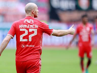 Pemain Persija Jakarta, Michael Krmencik, saat melawan Arema FC pada laga BRI Liga 1 di Stadion Patriot Candrabhaga, Bekasi, Minggu (12/2/2023). Pengalaman membela klub elite Eropa membuat Michael Krmencik sangat diharapkan menjadi mesin gol bagi Persija. (Bola.com/M Iqbal Ichsan)