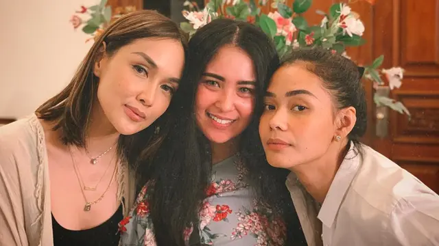 6 Potret Kebersamaan Adinia Wirasti dan Sara Wijayanto yang Ternyata Saudara Kandung