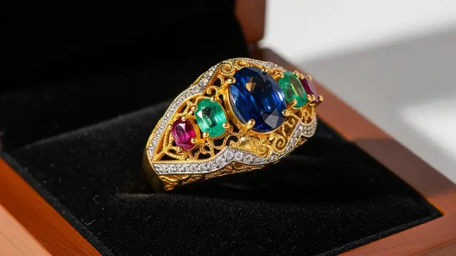 Model Cincin Emas Dubai Terbaru 2025 Model Bertabur Batu Permata Berwarna