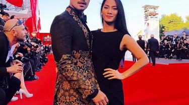 Chico Jerikho Dan Tara Basro Berpelukan Di Ranjang News Entertainment Fimela Com