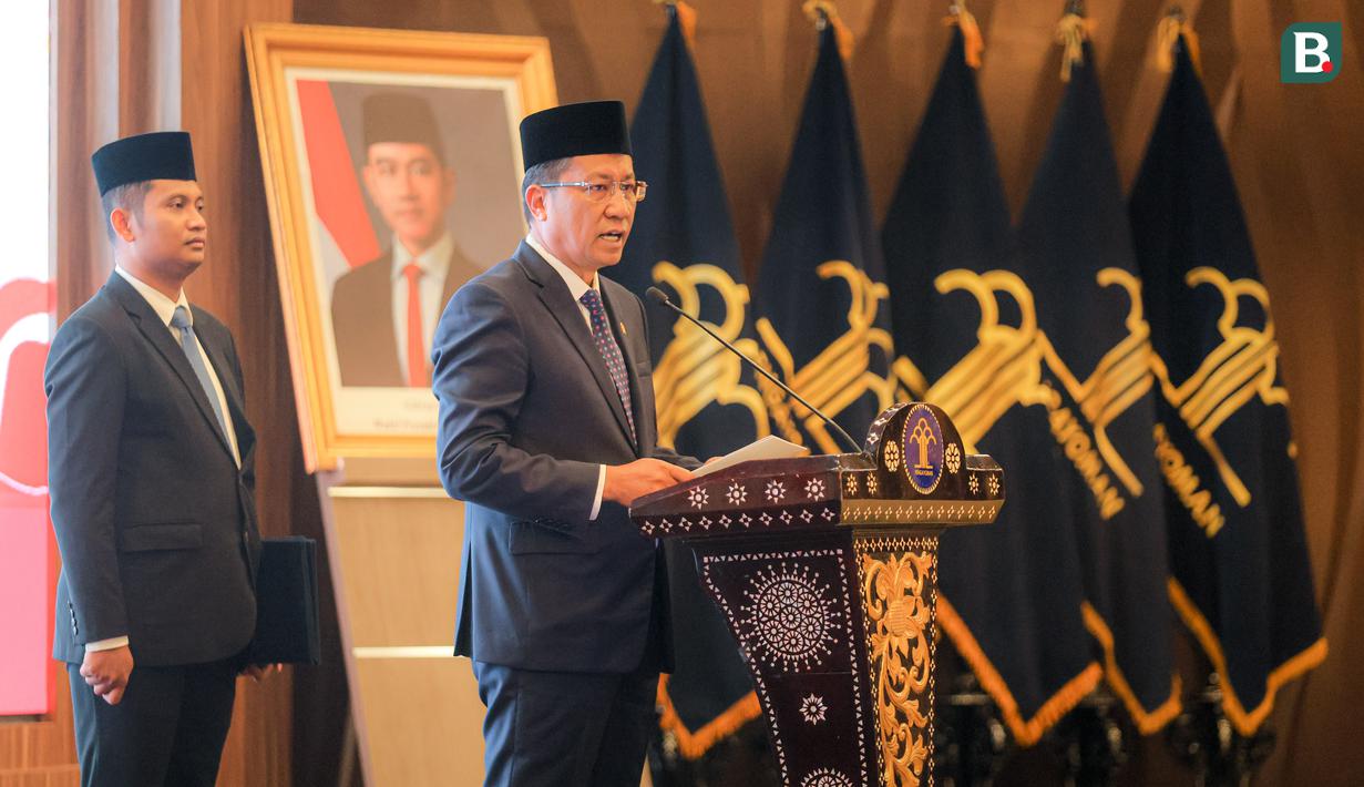 Menteri Hukum RI, Supratman Andi Agtas memberikan sambutan dalam prosesi pengambilan sumpah kewarganegaraan Republik Indonesia pemain FC Utrecht, Miliano Jonathans di Kementerian Hukum dan HAM, Kuningan, Jakarta Selatan, Rabu (03/09/2025). (Bola.com/Bagaskara Lazuardi)