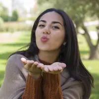 ilustrasi perempuan bahagia/photo created by katemangostar - www.freepik.com