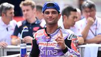 Pembalap Prima Pramac Racing, Jorge Martin, meraih pole position pada MotoGP Malaysia 2022 setelah menjadi yang tercepat pada sesi kualifikasi di Sirkuit Sepang, Sabtu (22/10/2022) siang WIB. (AFP/Mohd Rasfan)