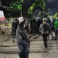 Demo tolak UU Cipta Kerja berujung bentrok di Makassar (Liputan6.com/Fauzan)