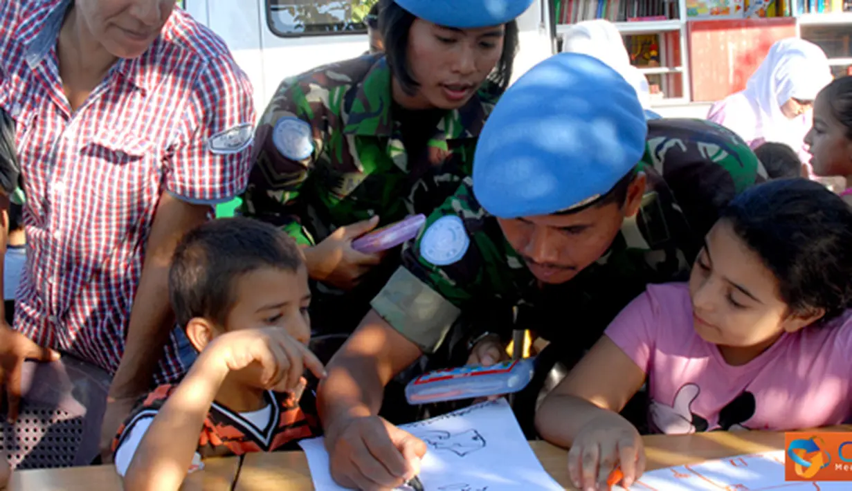 Citizen6, Lebanon: Kegiatan ini dapat sambutan baik dari masyarakat setempat. Dengan didampingi orangtuanya, anak- anak berbaur dalam berbagai kegiatan. Seperti menggambar, mewarnai, serta pemutaran film Kebudayaan Indonesia. (Pengirim: Badarudin Bakri).
