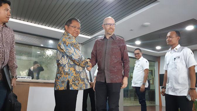 Menkominfo Rudiantara dan Vice President of Public Policy Facebook Asia Pacific Simon Milner. Liputan6.com/ Agustinus Mario Damar