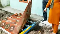 Lokasi wanita hamil terubur septic tank yang merupakan korban pembunuhan di Kabupaten Kampar. (Liputan6.com/M Syukur)