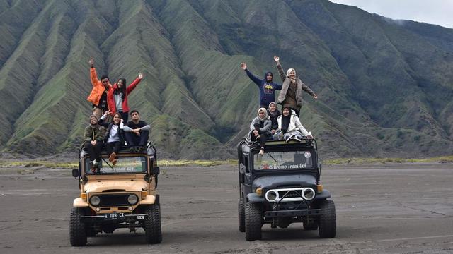 Usai Dari Magelang, Ini 6 Momen Seru Liburan Ayu Ting Ting ke Bromo