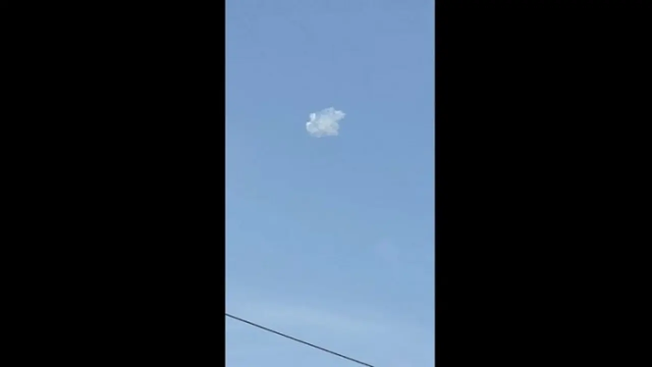 Penampakan UFO Berbentuk Awan Tertangkap Kamera