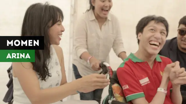 Berita video momen pertemuan mengharukan vokalis band "Mocca", Arina Ephipania, dengan penggemarnya seorang penyandang disabilitas di Asian Para Games 2018.