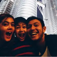 Saat ditemui di kawasan Tendean Jakarta Selatan pada Kamis, ayah seorang anak itu mendapat tantangan mengucapkan ijab kabul saat akad nikah dengan menggunakan bahasa Arab. (Instagram/rifkybalweel)