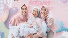 Kebersamaan Ria Ricis dengan dua saudarinya, Oki Setiana Dewi dan Shindy Kurnia Putri.&nbsp;(Foto: Instagram dr.shindyputri_)