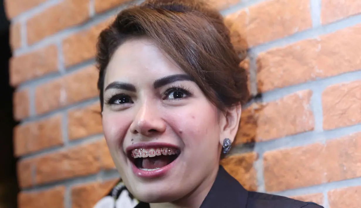 Sama-sama pernah gagal menjalani rumah tangga membuat keduanya merasa klop. (Nurwahyunan/Bintang.com)