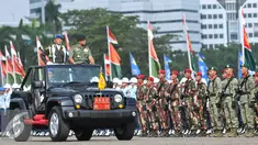 Panglima TNI Jenderal Gatot Nurmantyo memeriksa pasukan saat apel gelar Operasi Penegak Ketertiban (Ops Gaktib) di Monas, Jakarta, Kamis (14/1). 1.244 prajurit mengikuti Operasi Yustisi dengan sandi Citra Wira Dharma 2016. (Liputan6.com/Gempur M Surya)