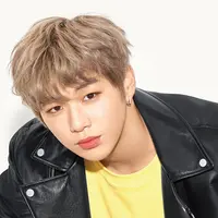 Seakan tidak ingin ketinggalan, Kang Daniel pun juga ikut Ice Bucket Challenge. (Foto: soompi.com)