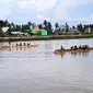 Atlet dayung melakukan latihan di Sungai Kandilo sebagai persiapan Porprov Kaltim mendatang. (Liputan6.com/istimewa)