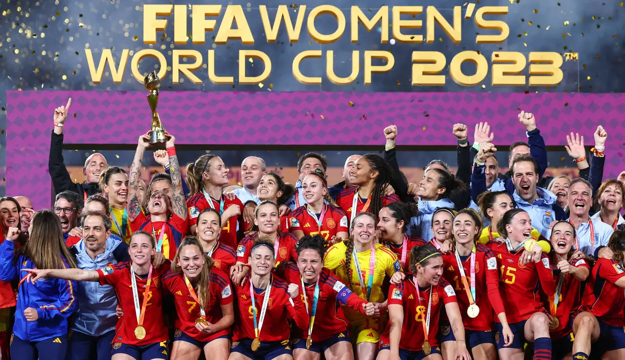 Selebrasi pemain Timnas Spanyol setelah keluar sebagai juara Piala Dunia Wanita 2023 yang berlangsung di Stadium Australia, Sydney, Minggu (20/8/2023). (AFP/Franck Fife)