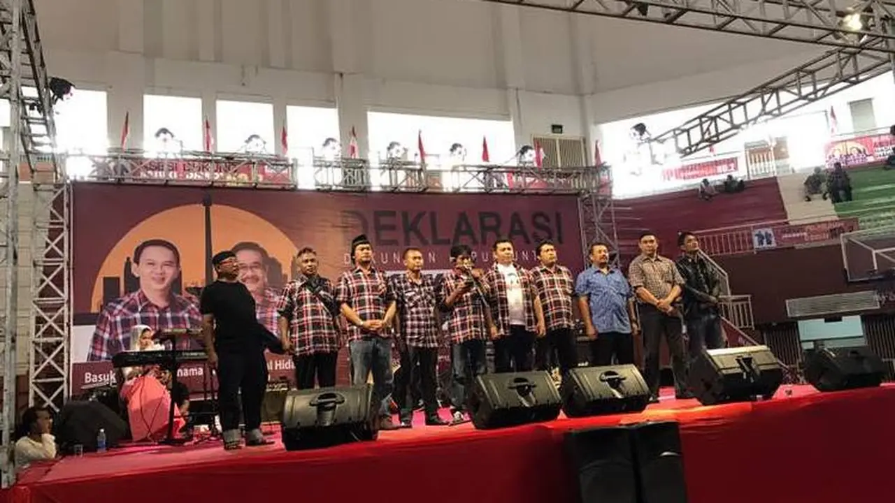 Deklarasi dukungan sejumlah organisasi buruh untuk Ahok-Djarot di GOR Ciracas (Liputan6.com/Istimewa)