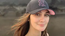 Pekerjaannya sebagai publik figur membuat makeup kemudian menjadi sangat penting bagi Luna Maya. Meski begitu, Luna tetap menggunakan makeup walaupun terlihat natural di kesehariannya. (Liputan6.com/IG/@lunamaya)