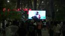 Antusias penonton saat menyaksikan sambutan Presiden RI Joko Widodo sebagai Penutup Peparnas XVI PAPUA di depan halaman Stadion Lukas Enembe Sentani. (PB.PEPARNAS16PAPUA/Barce Rumkabu)