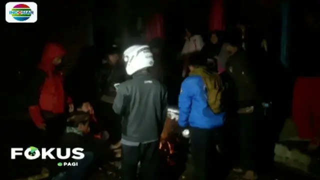 Nekat Masuki Kawasan Berbahaya, Belasan Warga Garut Terseret Arus Sungai