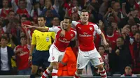 Pemain depan Arsenal, Alexis Sanchez (tengah) merayakan golnya ke gawang Besiktas di ajang play-off Liga Champions di Stadion Emirates, London, (28/8/2014). (REUTERS/Eddie Keogh)