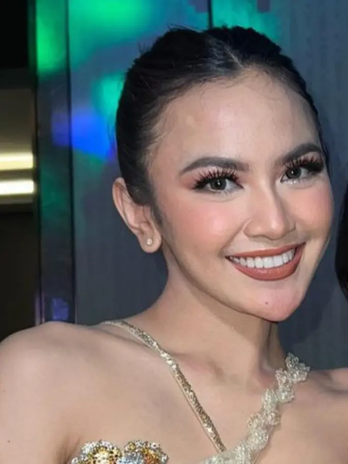 Gaun Rumbai-Rumbai Mahalini Saat After Pernikahannya Bersama Rizky Febian