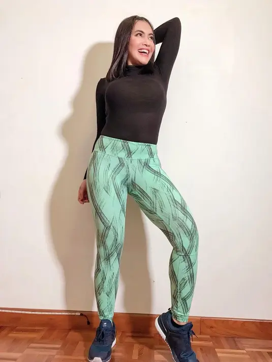 Sudah cukup lama memang Denada ikut olahraga Zumba. Bahkan ia juga tertarik mengikuti pelatihan sebagai instruktur yang bersertifikat. Bahkan kini, Denada didapuk menjadi brand ambassador Zumba Fitness. (Instagram/denadaindonesia)