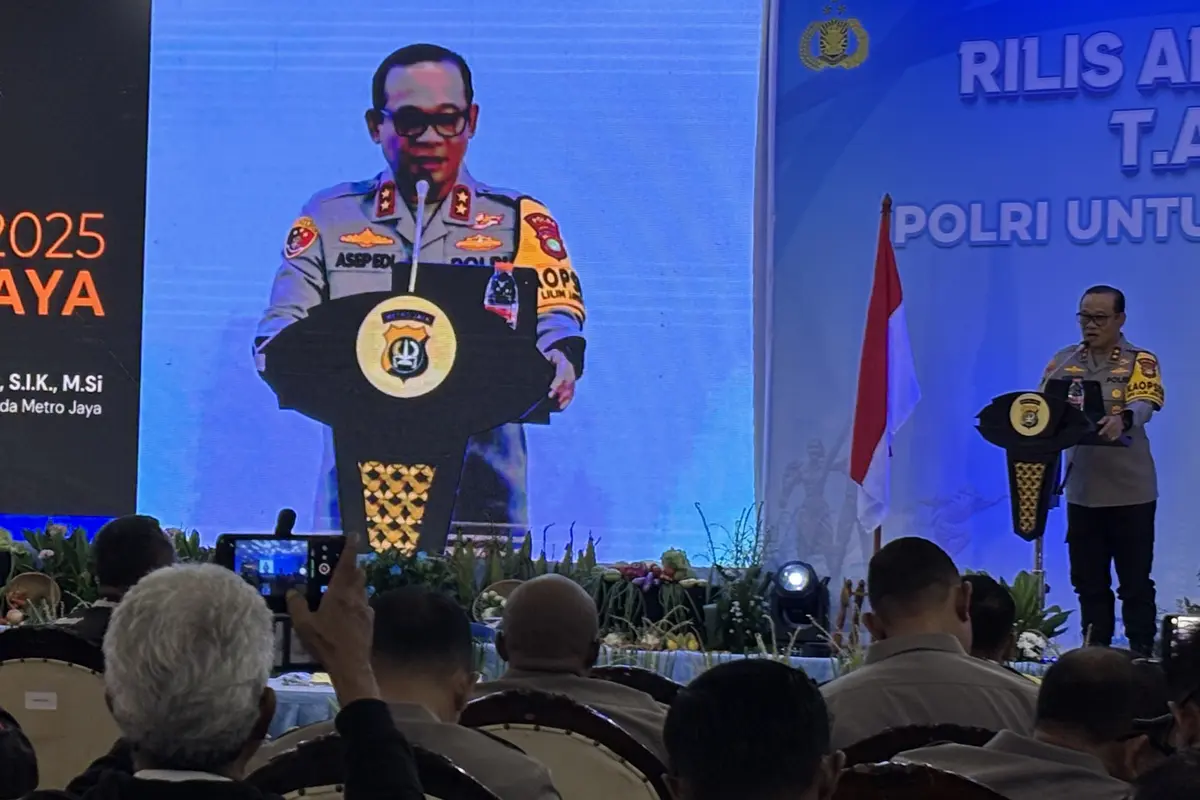 Kapolda Metro Jaya Irjen Pol Asep Edi Suheri saat rilis akhir tahun 2025 di Gedung Balai Pertemuan Metro Jaya.