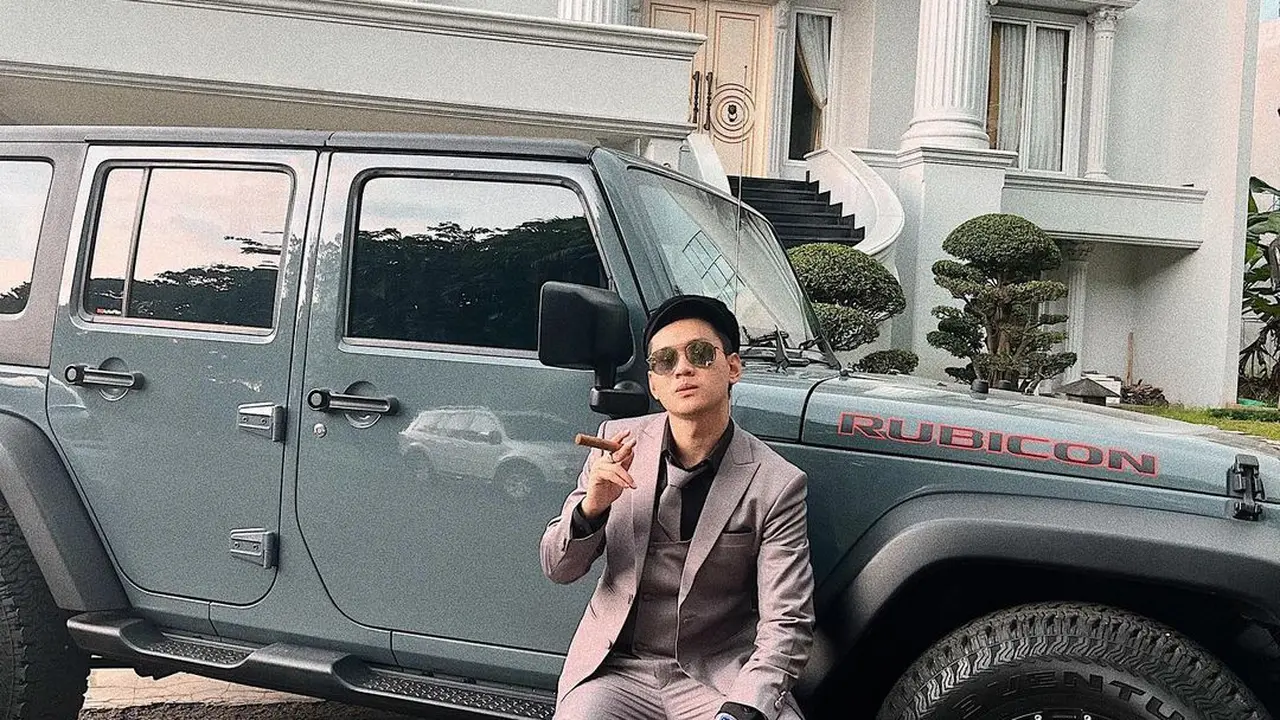 6 Potret Indra Kenz, Crazy Rich yang Kini Jadi Sorotan Warganet
