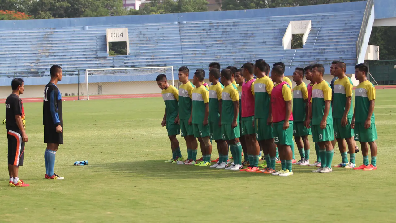 PS TNI uji coba lapangan Stadion Manahan Solo 