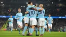 Pemain Manchester City merayakan gol Sergio Aguero ke gawang Newcastle United pada pertandingan pekan ke-24 Premier League di Etihad Stadium, Minggu (21/1). Hat-trick Aguero memastikan Manchester City menang 3-1 atas Newcastle United. (AP/Rui Vieira)