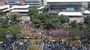 Mahasiswa dari berbagai universitas menggelar unjuk rasa di Kantor Gubernur Jawa Tengah, kawasan Jalan Pahlawan Semarang, Selasa (24/9/2019). Mereka menggelar demonstrasi untuk menentang RUU dan UU bermasalah yang rencana disahkan DPR RI hari ini. (Liputan6.com/Gholib)