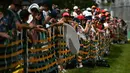 Para penonton menyaksikan sesi latihan bebas Formula 1 GP Australia 2025 di Sirkuit Albert Park, Melbourne, Australia pada Sabtu (15/03/2025). (AFP/Saeed Khan)