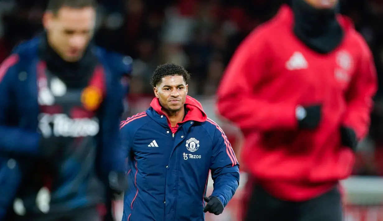 Manchester United menutup tahun 2024 dengan pahit setelah dipecundangi Newcastle United dua gol tanpa balas di kandang sendiri dalam laga lanjutan Liga Inggris, di Old Trafford, Selasa (31/12/2024). (AP Photo/Dave Thompson)