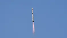 Roket pengangkut Long March-2D yang membawa satelit Gaofen-9 04 diluncurkan dari Pusat Peluncuran Satelit Jiuquan, China, Kamis (6/8/2020). China berhasil meluncurkan satelit penginderaan jauh optik baru dari Pusat Peluncuran Satelit Jiuquan pada pukul 12.01 waktu Beijing. (Xinhua/Wang Jiangbo)