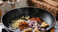 Trik Menumis Bumbu Agar Tidak Gosong dan Harumnya Maksimal, Wajib Dicoba