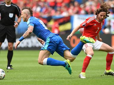 Pemain Wales, Joe Allen, membuat 88% umpan berhasil dan dua peluang ke gawang Slovakia. Tak heran bila dia terpilih menjadi Man of The Match pertandingan itu. (AFP/Nicolas Tucat) 