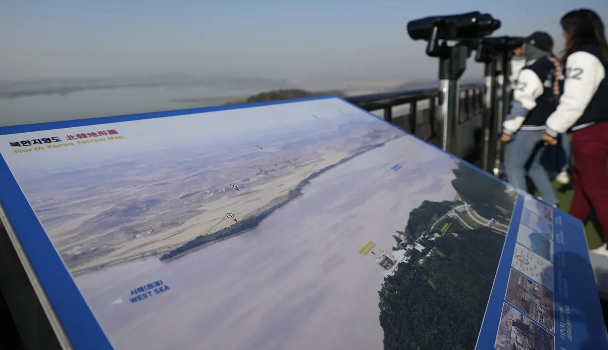 Korea Utara mengaku memerlukan satelit mata-mata untuk menghadapi apa yang disebutnya peningkatan ancaman militer pimpinan AS. (AP Photo/Lee Jin-man)