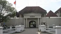 Benteng Vredeburg sudah beralih fungsi menjadi museum yang menceritakan perjuangan tentara Indonesia dalam merebut kemerdekaan Indonesia