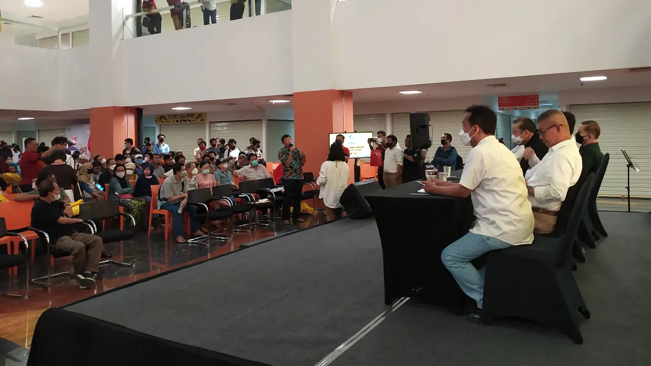 Manajemen Pasar Turi Baru menggelar sosialisasi kepada ratusan pedagang. (Dian Kurniawan/Liputa6.com).