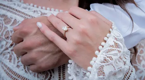7 Arti Mimpi di Kasih Cincin yang Membawa Kabar Baik ...
