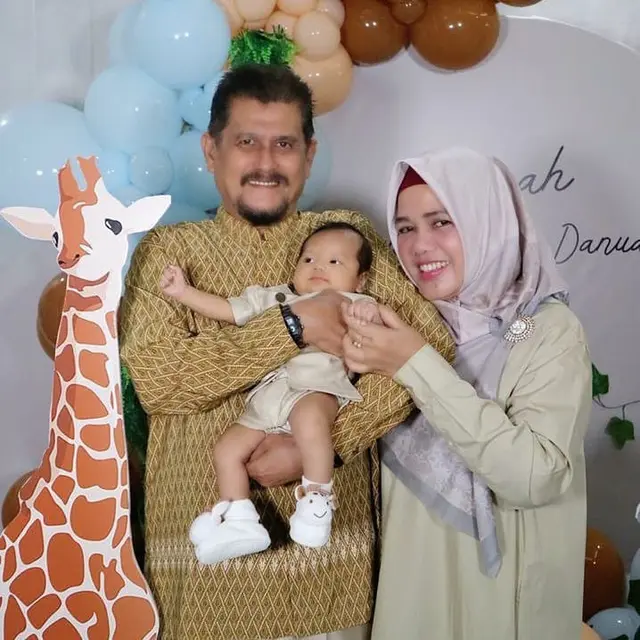 6 Potret Shaquille Kailli Danuarta Anak Cut Meyriska Bareng Kakek dan Neneknya