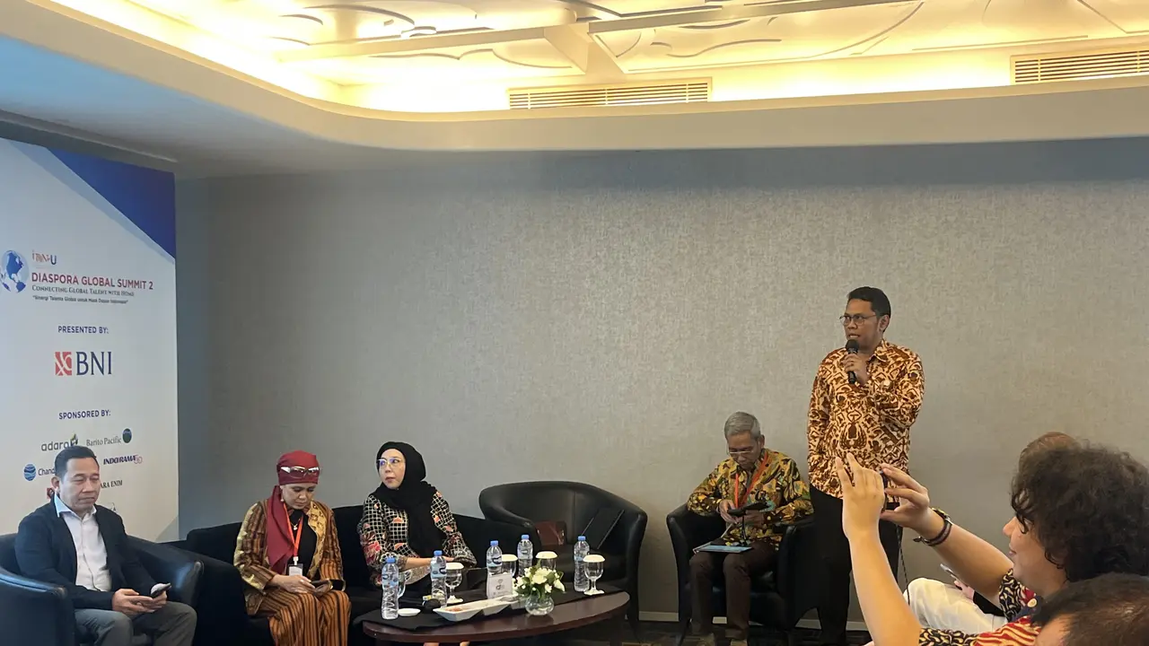 Asisten Deputi Perluasan Pasar pada Deputi Bidang Usaha Menengah Kementerian Usaha Mikro, Kecil, dan Menengah (Kementerian UMKM) Harun AS