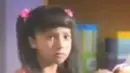 Nikita Willy kecil sudah sering tampil di layar kaca televisi. Rambut kepang dua dan berponi membuat gaya penampilannya banjir pujian. Ia sudah terlihat cantik dan imut dengan penampilan berponi. (Liputan6.com/IG/nikitawillyofficial94)