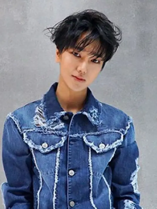 Usai menyelesaikan pendidikan wajib militernya di Korea Selatan, Yesung langsung menyambangi Indonesia tepatnya ia berkunjung ke pusat kota Jakarta. (viainstagram@yesung1106/Bintang.com)