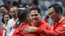 Menpora, Imam Nahrawi, menyalami para atlet saat acara pengukuhan kontingen Indonesia di Istora Senayan, Jakarta, Minggu (5/8/2018). Pada Asian Games XVIII, Indonesia menurunkan 938 atlet. (Bola.com/Vitalis Yogi Trisna)