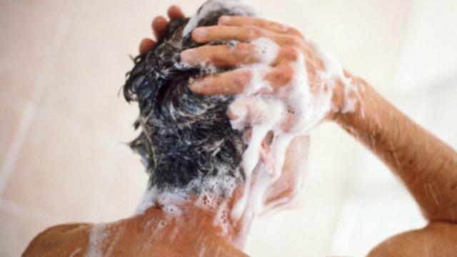 Mandi menjelang subuh dapat mencegah rambut beruban