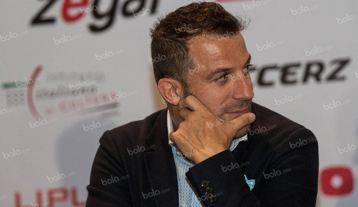 Alessandro Del Piero harus pulang ke kampungnya karena akan menjadi komentator laga final Coppa Italia antara Juventus melawan AC Milan. (Bola.com/Vitalis Yogi Trisna)